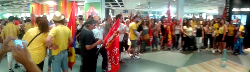 Carugate, 6 giugno 2015: il corteo interno dei lavoratori IKEA.