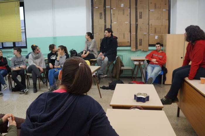 10565764_547351782110680_232489021_n