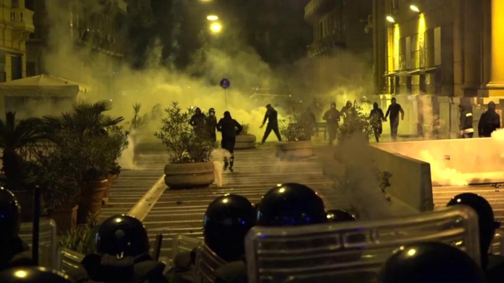 La rivolta di Napoli e la scelta tra salute e lavoro&nbsp;(ITA+ENG)