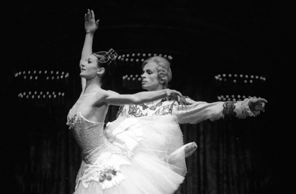 In memoria di Carla Fracci, con gratitudine per aver vissuto l’arte come impegno, lavoro, rapporto